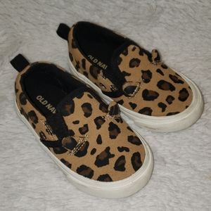 Old Navy size 5 leopard slip on shoes